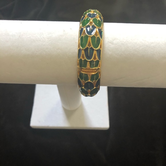 Retro enamel bangle bracelet. - Picture 6 of 6